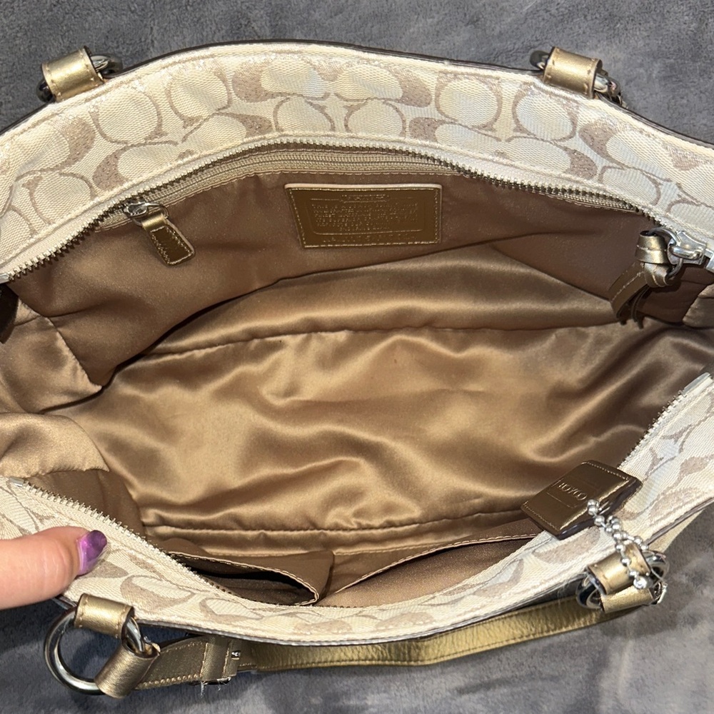 Coach Beige and Brown Signature Shoulder Bag - Picture 6 of 11